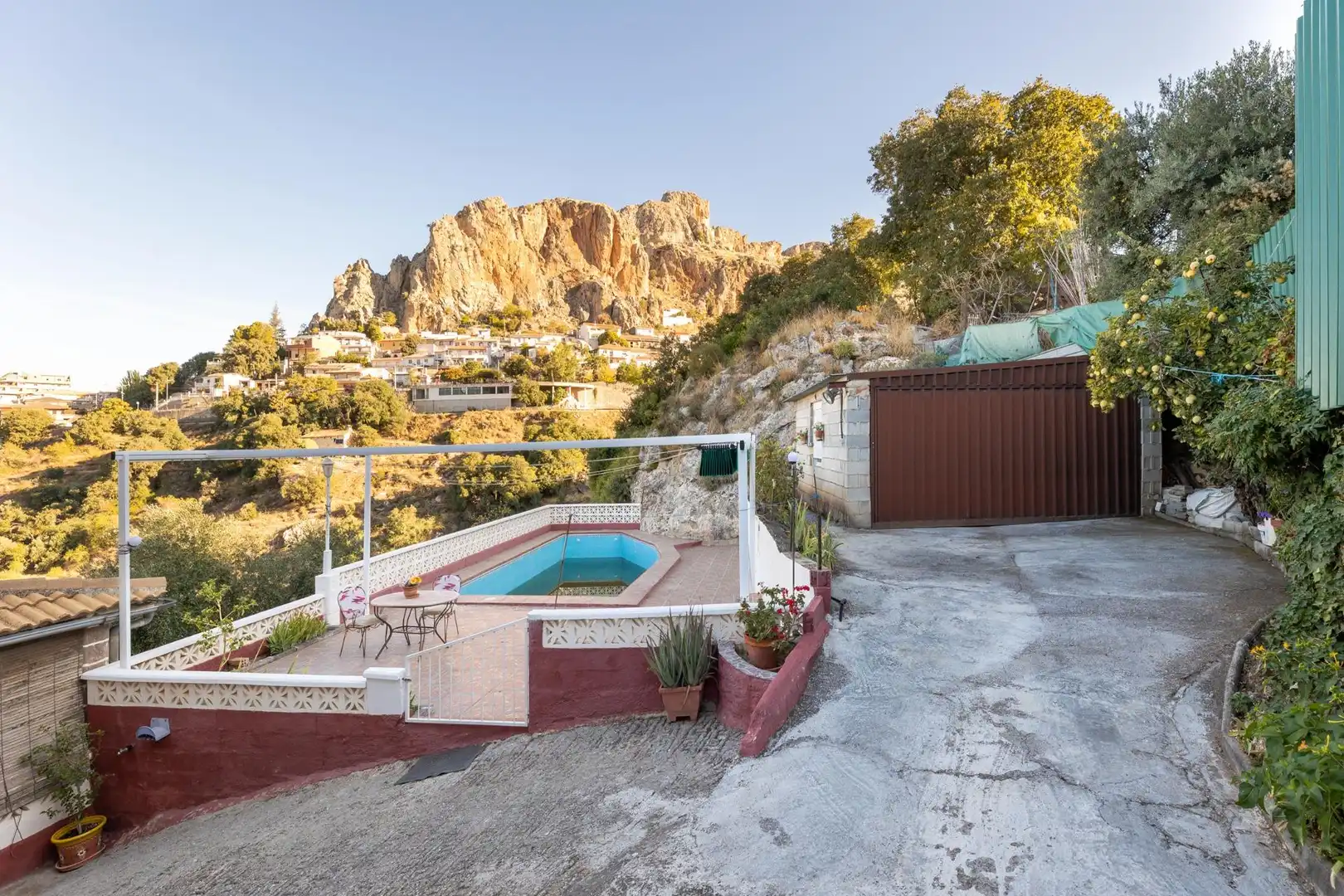 Vista exterior de Casa o xalet en venda en Cogollos de la Vega amb Jardí privat, Terrassa i Traster