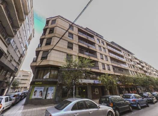 Local comercial en Alquiler en C/ Padre Manjón en Plaza de Toros - Avenida Chapí - Trinquete