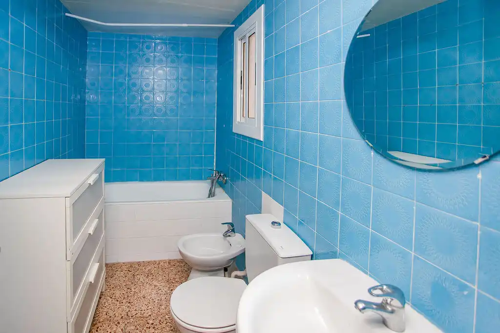 Bathroom of Flat for sale in Torrelles de Llobregat