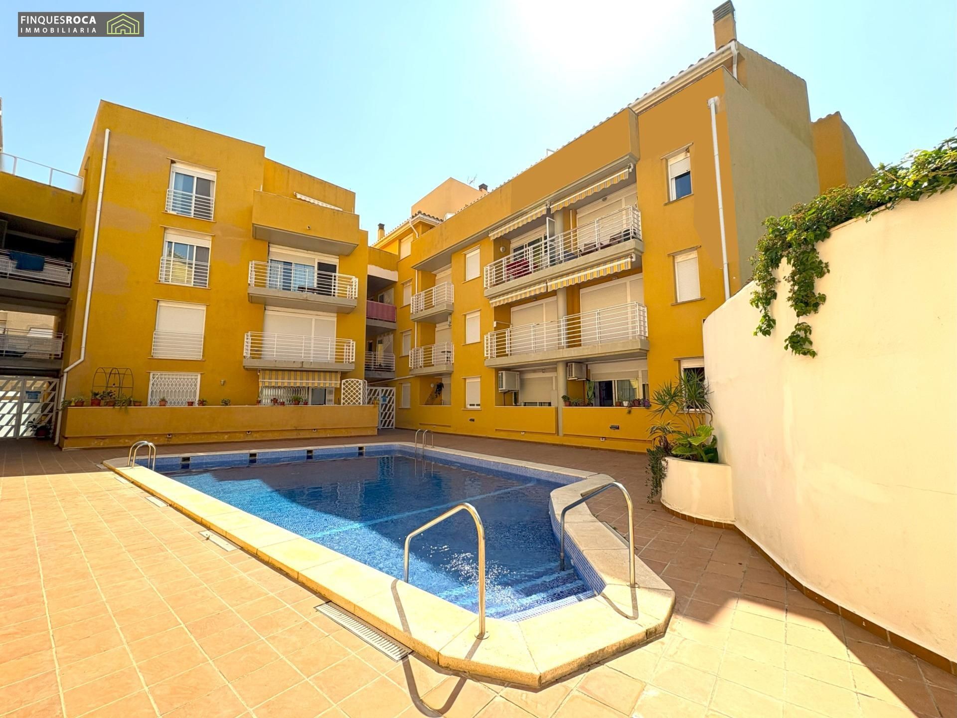 Piscina de Apartament en venda en Alcanar amb Alarma i Piscina comunitària