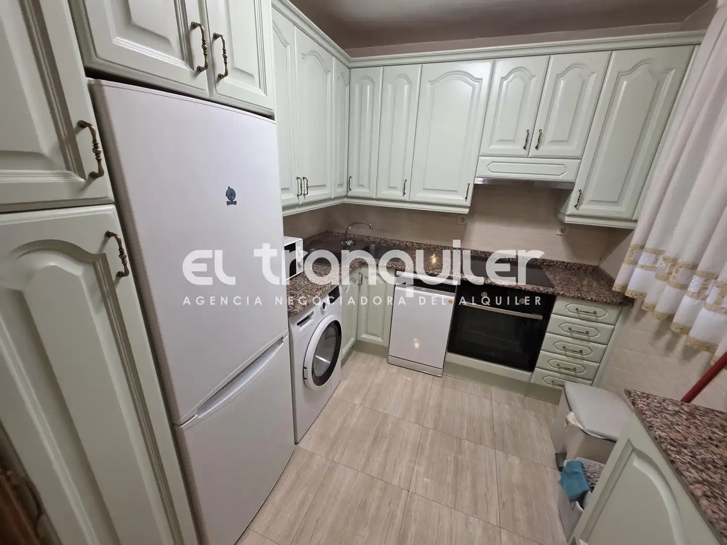 Cuina de Pis de lloguer en Madrid amb Aire condicionat, Parquet i Rentadora