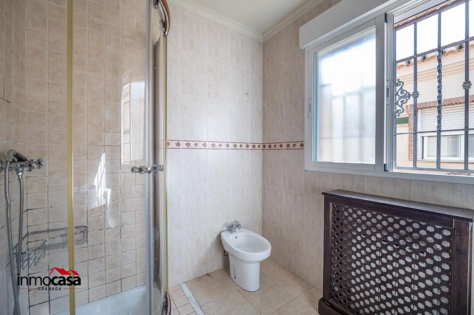 Baño de Casa adosada en venta en Ogíjares con Calefacción, Amueblado y Balcón