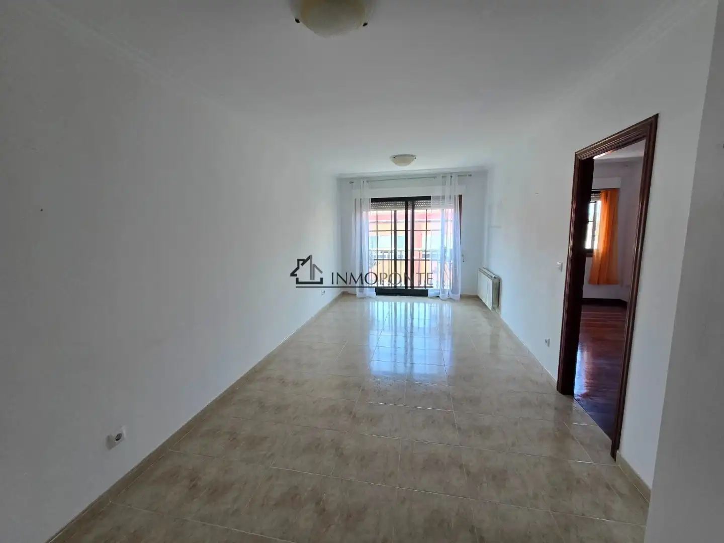 Sala d'estar de Pis en venda en Pontevedra Capital  amb Calefacció