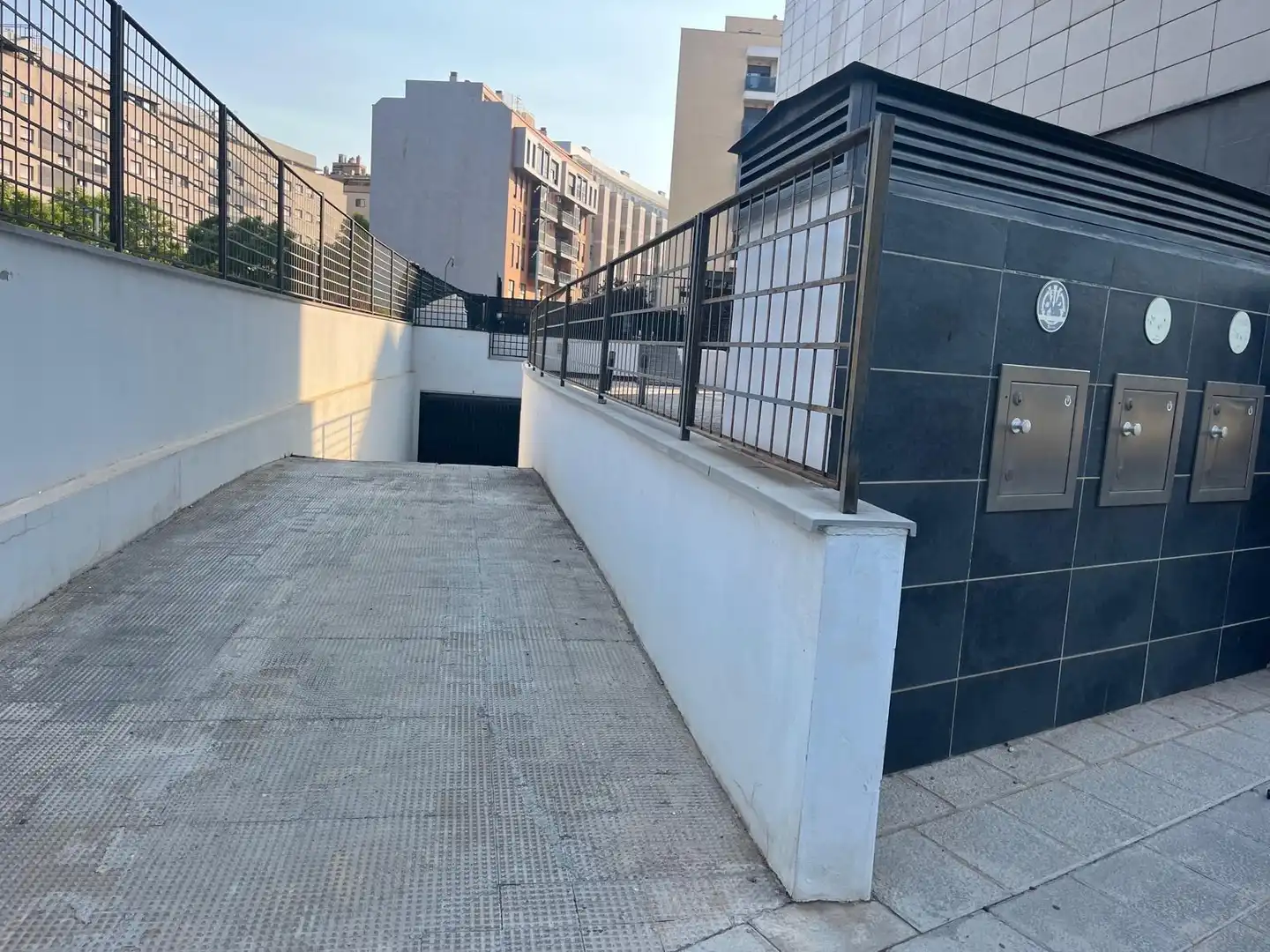 Vista exterior de Piso de alquiler en Torrent con Parquet y Piscina comunitaria