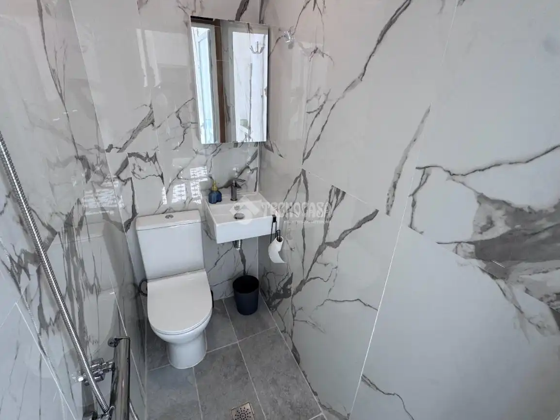 Bathroom of Flat for rent in León Capital   with Heating, Parquet flooring and Terrace