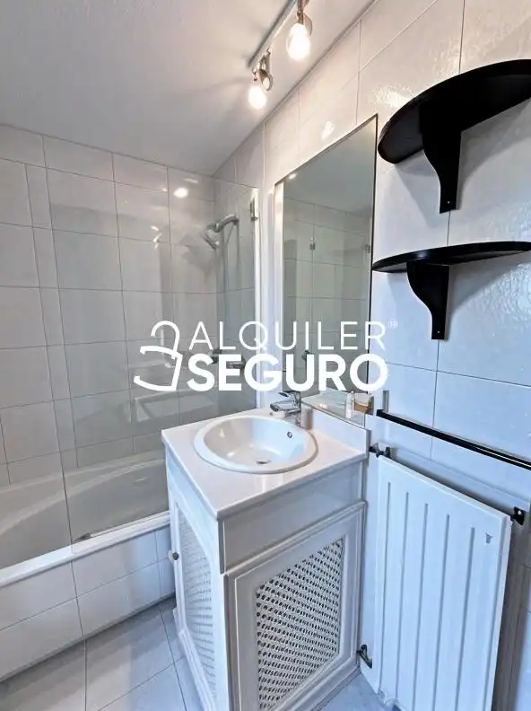 Bathroom of Houses for rent in Madrid  with Heating, Terrace and Storage room