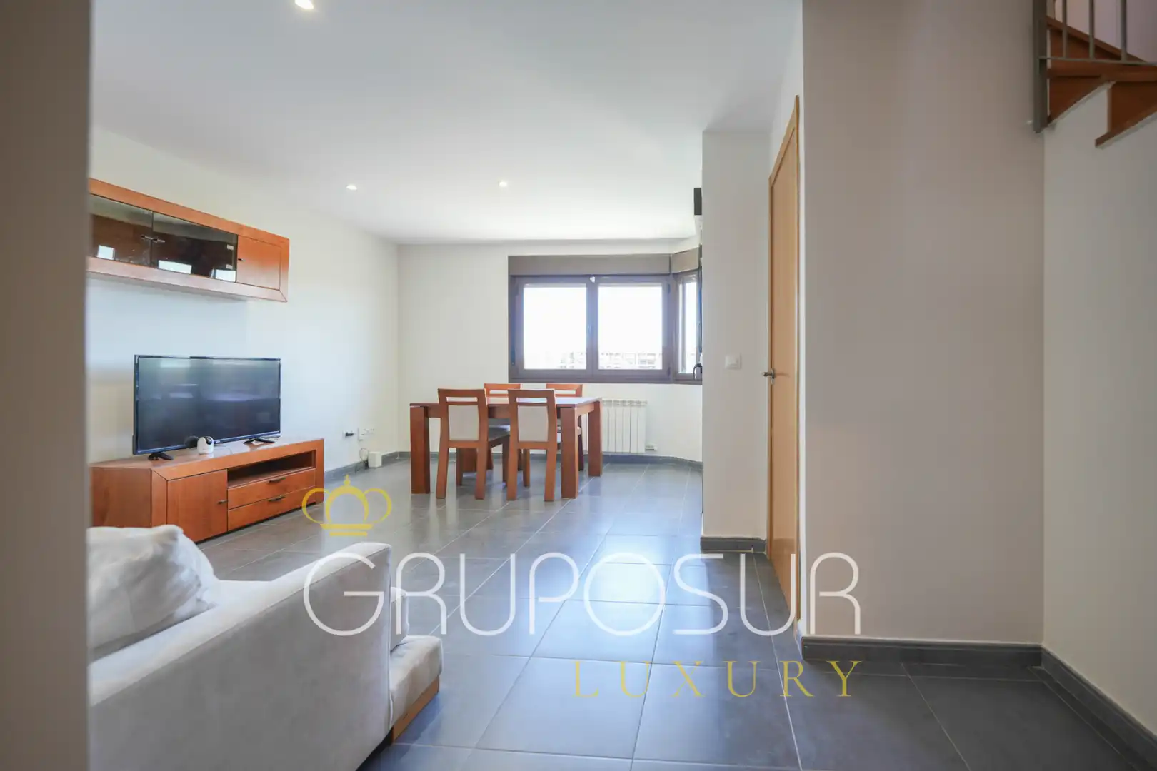 Wohnzimmer von Einfamilien-Reihenhaus zum Verkauf in Aldeamayor de San Martín mit Heizung, Privatgarten und Parkett
