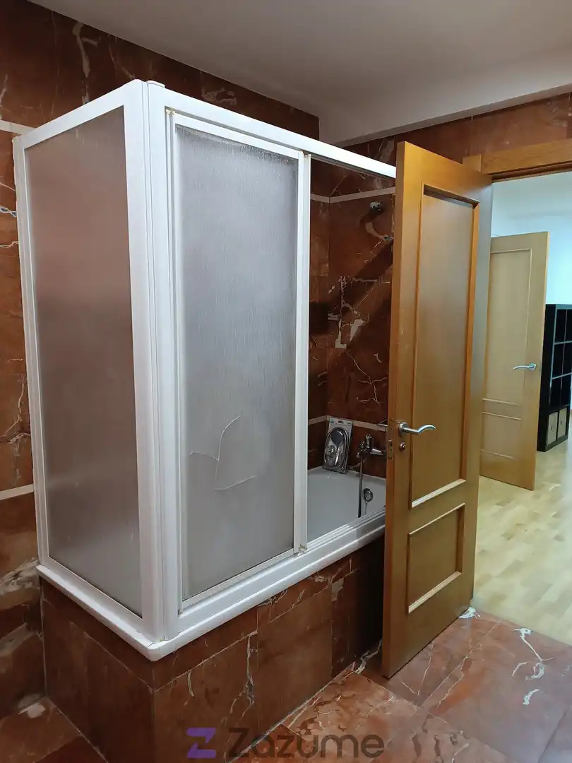Baño de Piso de alquiler en Cascante con Aire acondicionado, Parquet y Amueblado