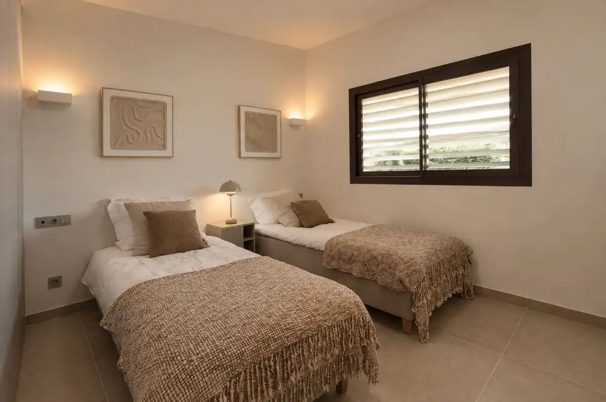 Schlafzimmer von Erdgeschoss zum Verkauf in Fuengirola mit Terrasse und Abstellraum