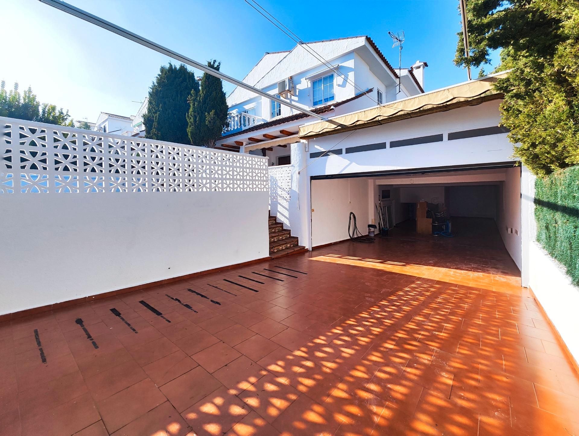 Exterior view of Houses for sale in Puertollano  with Air Conditioner, Heating and Private garden