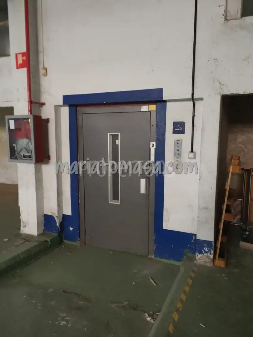 Nau industrial de lloguer a Sondika, Sondika