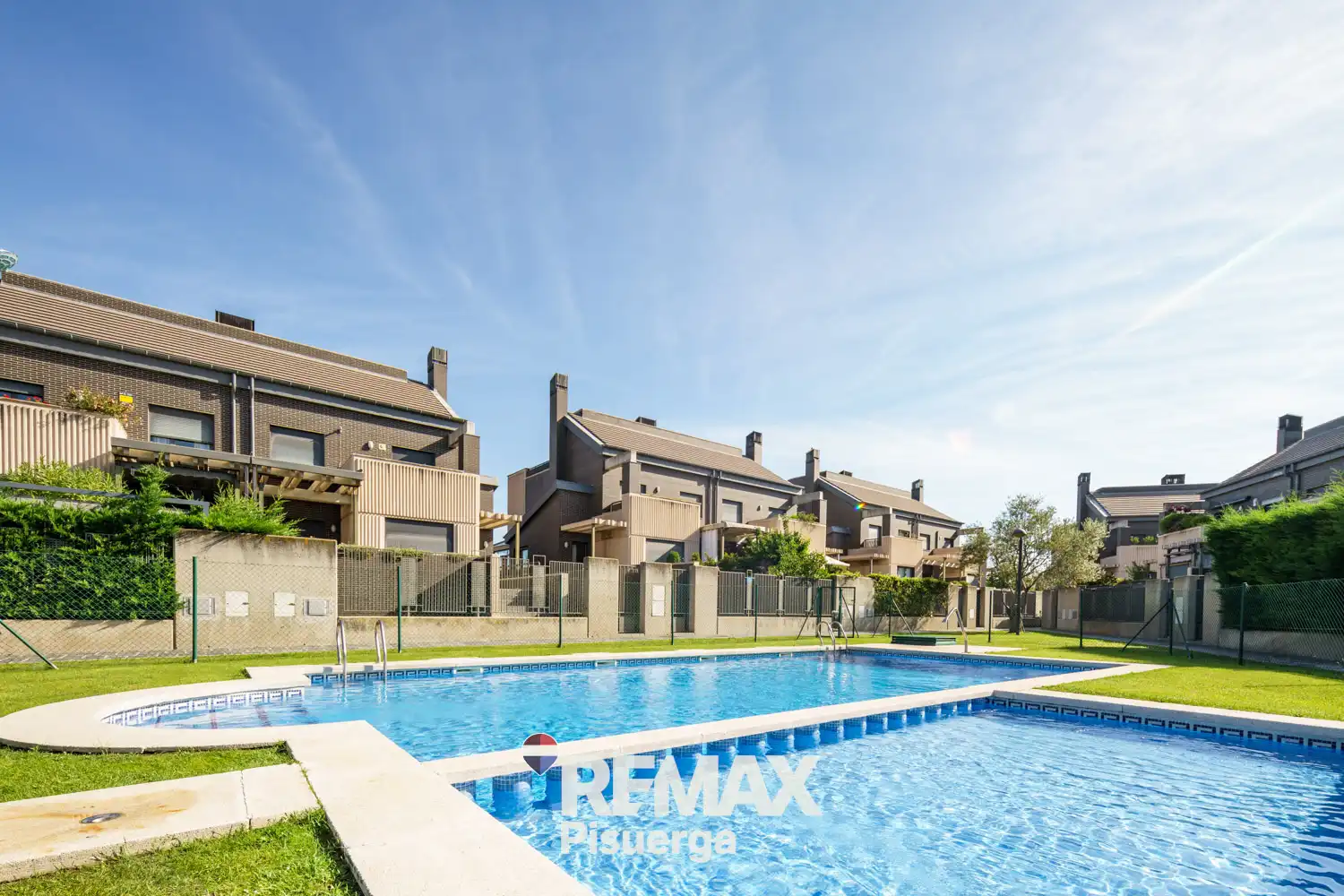 Vista exterior de Casa o xalet en venda en Valladolid amb Aire condicionat, Calefacció i Jardí privat