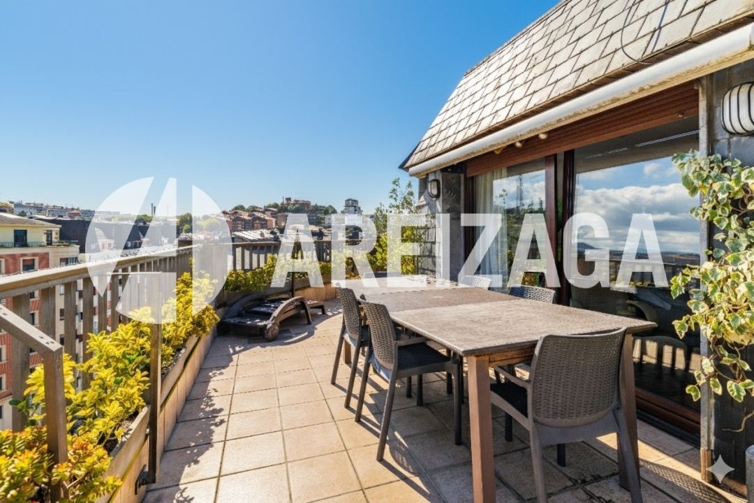 Ático en venta en José Arana Kalea, Gros