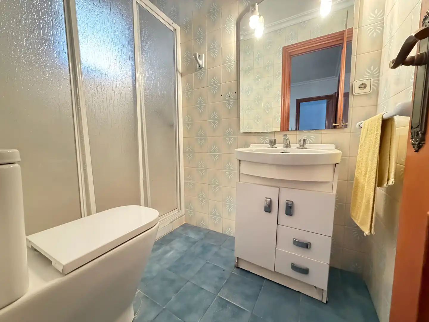 Bathroom of Flat for sale in Guardamar del Segura  with Terrace, Storage room and Furnished