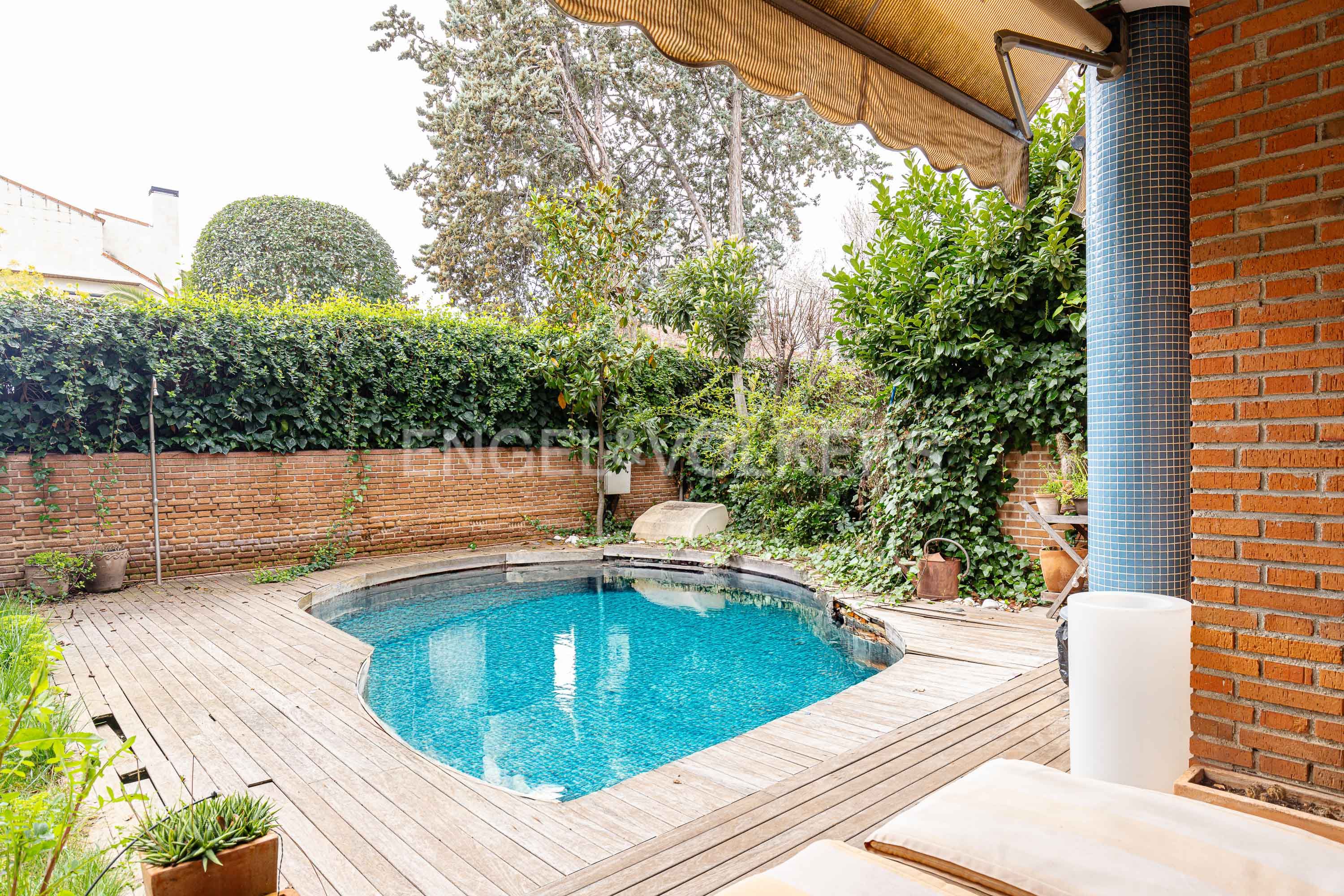 Piscina de Casa o xalet en venda en  Madrid Capital amb Calefacció, Jardí privat i Terrassa