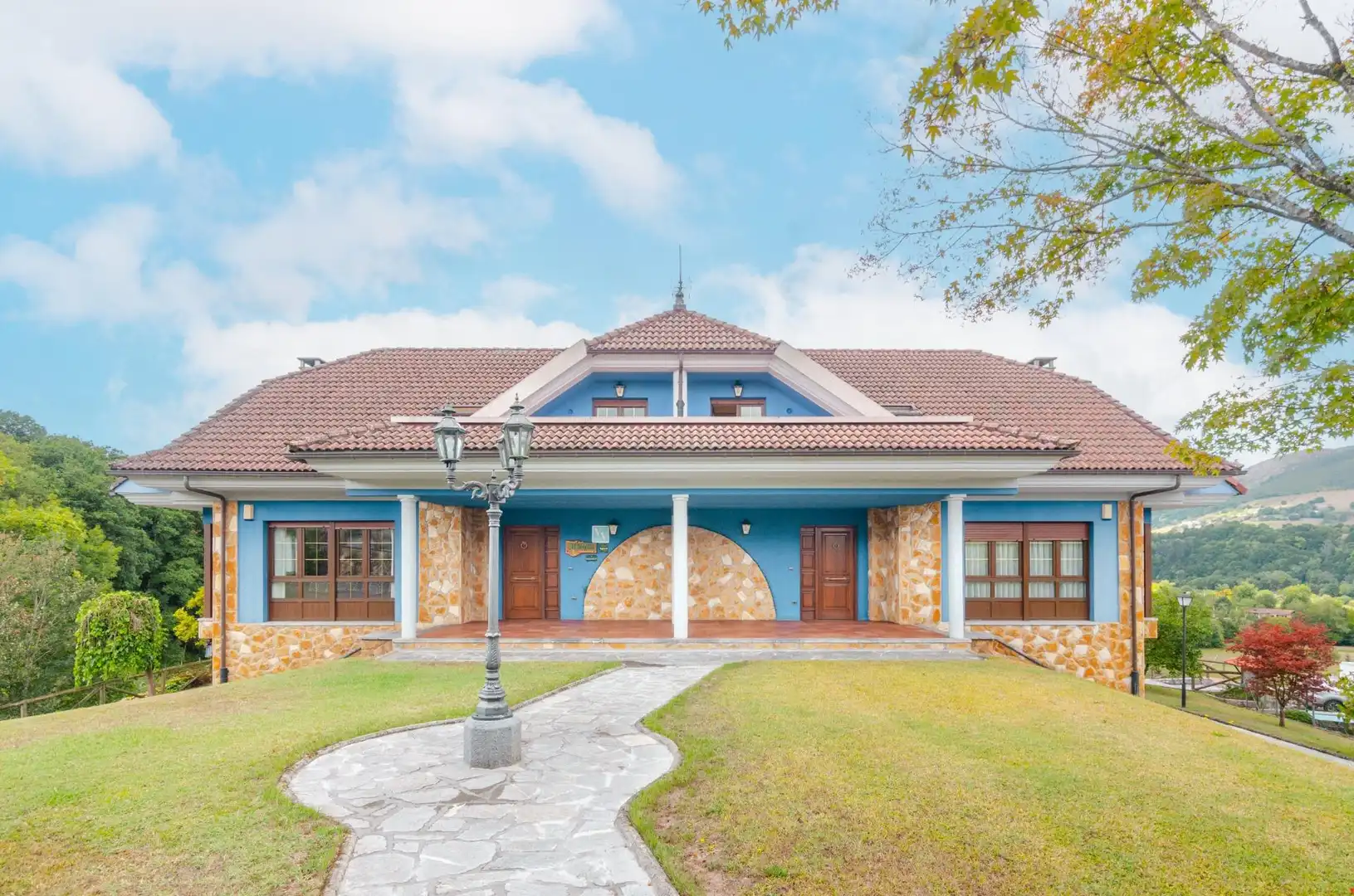 Vista exterior de Casa o chalet en venta en Piloña con Calefacción, Jardín privado y Parquet