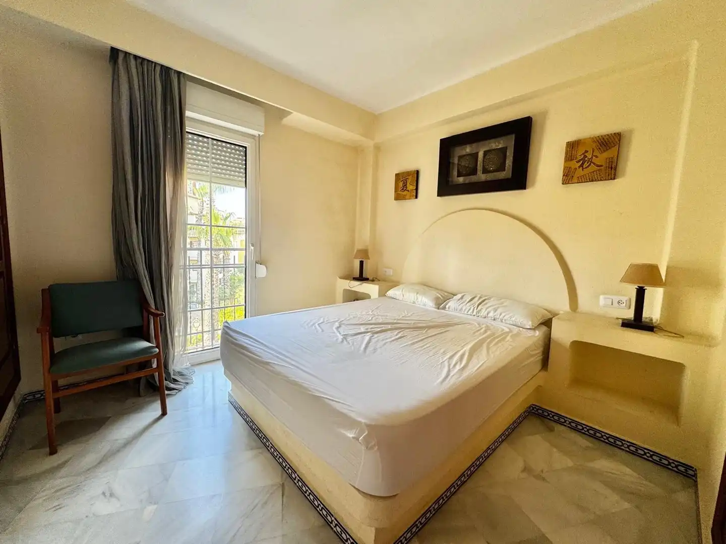 Dormitori de Apartament de lloguer en Torrevieja amb Aire condicionat, Calefacció i Moblat