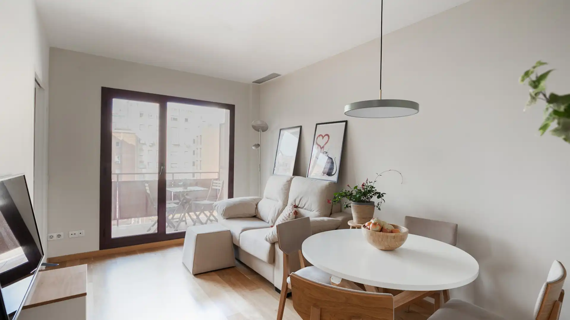 Living room of Flat for rent in  Barcelona Capital  with Air Conditioner, Heating and Furnished