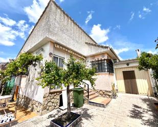 Vista exterior de Casa o xalet en venda en Chozas de Canales amb Aire condicionat, Calefacció i Terrassa