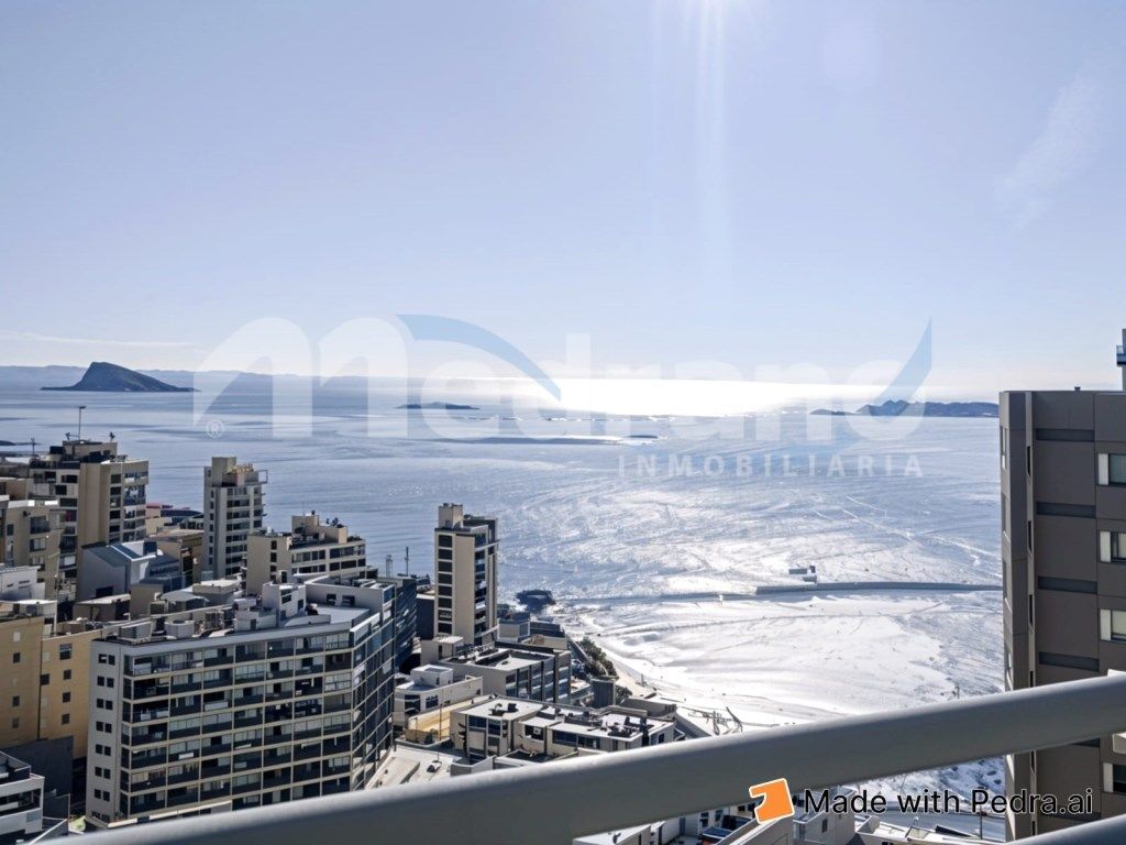 Vista exterior de Pis en venda en Villajoyosa / La Vila Joiosa amb Jardí privat, Terrassa i Piscina