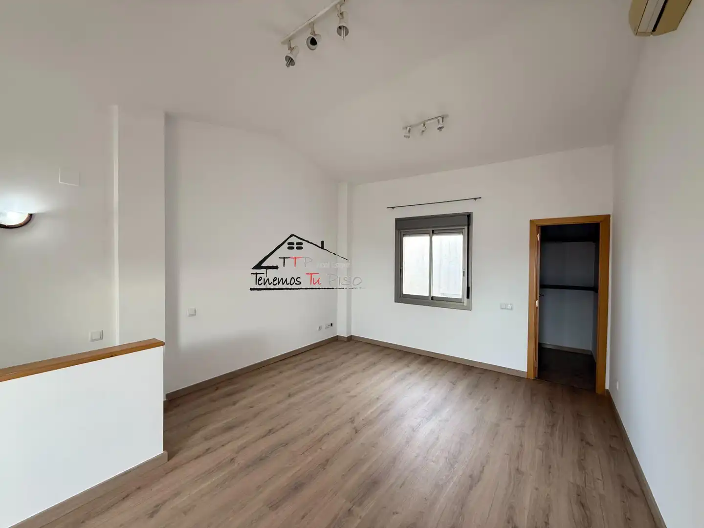 Wohnzimmer von Dachboden zum Verkauf in Benicarló mit Klimaanlage, Terrasse und Balkon