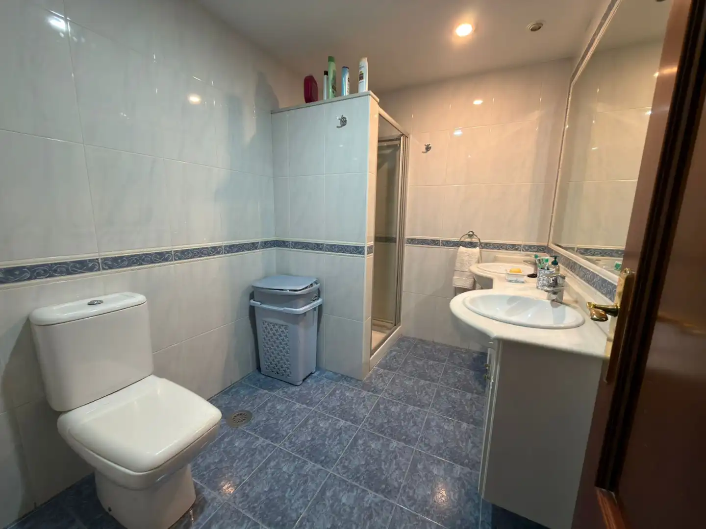 Baño de Piso en venta en Pontevedra Capital  con Calefacción, Parquet y Trastero