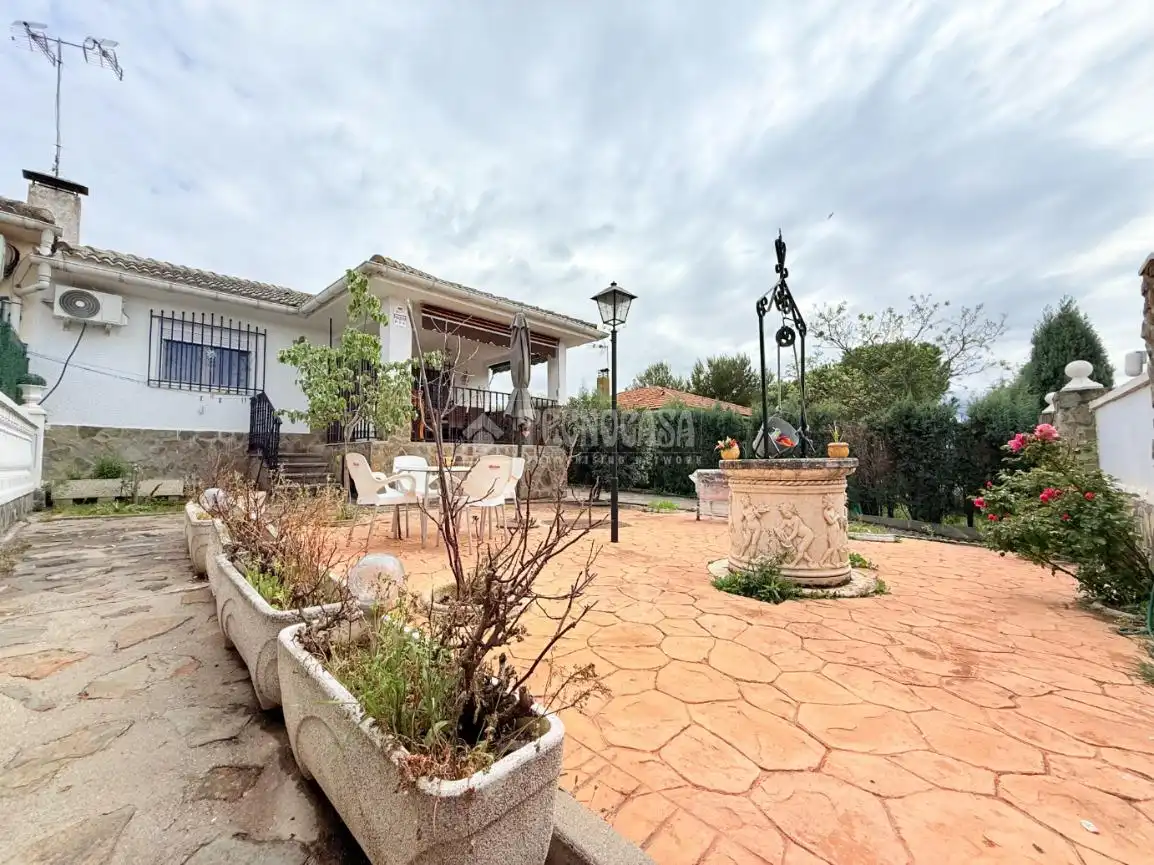 Garten von Haus oder Chalet zum Verkauf in Cedillo del Condado mit Klimaanlage, Heizung und Privatgarten