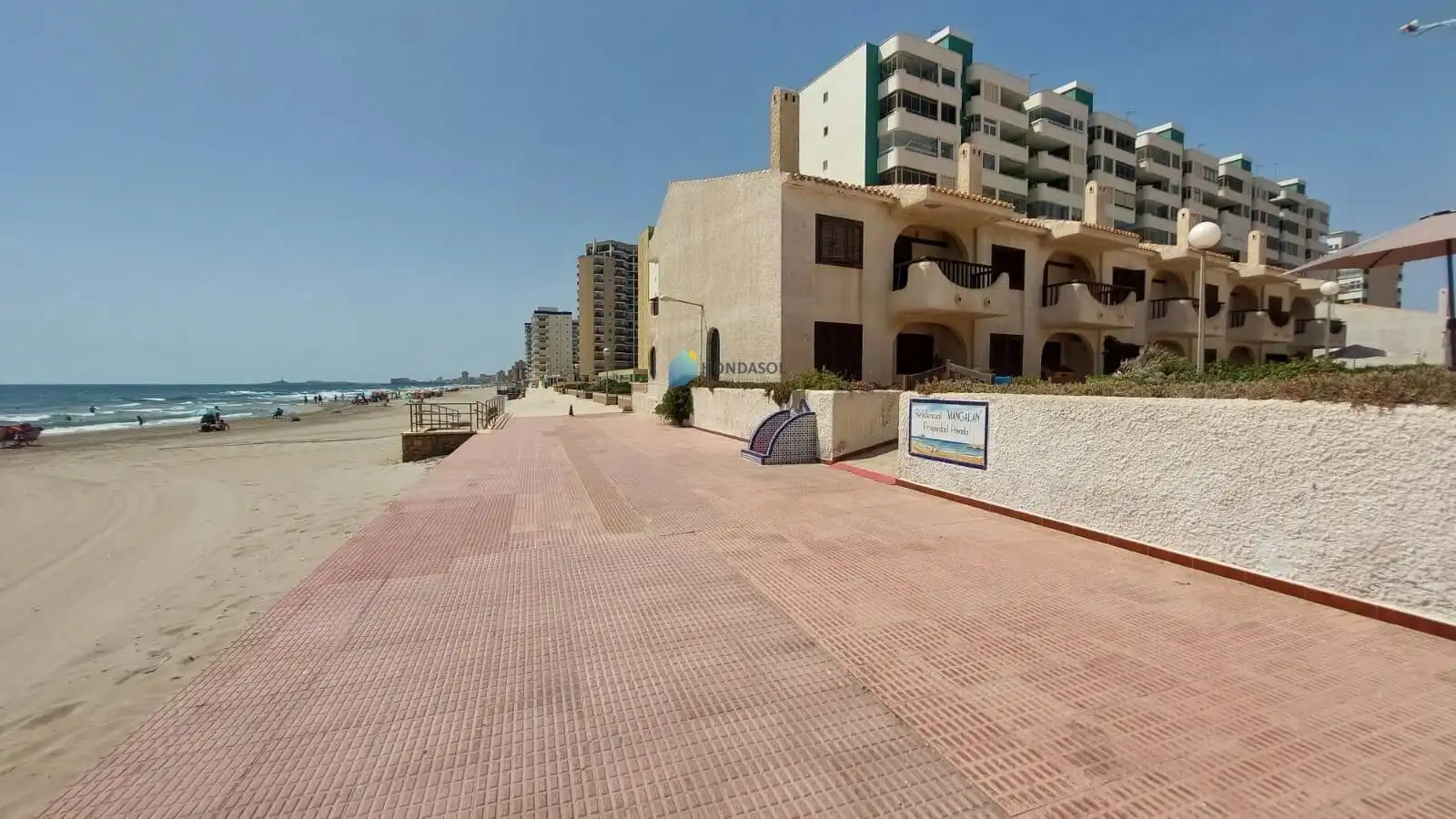 Außenansicht von Maisonette zum Verkauf in La Manga del Mar Menor mit Terrasse, Abstellraum und Möbliert