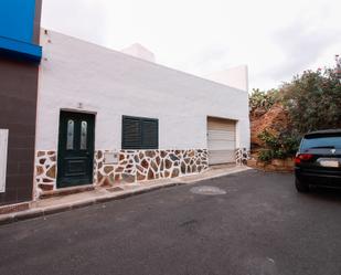 Vista exterior de Casa adosada en venda en Gáldar amb Terrassa