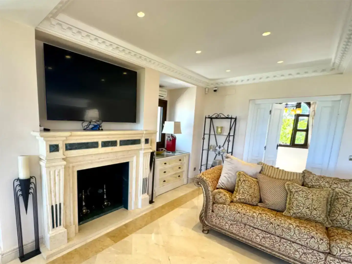 Sala de estar de Piso en venta en Estepona con Aire acondicionado, Jardín privado y Parquet