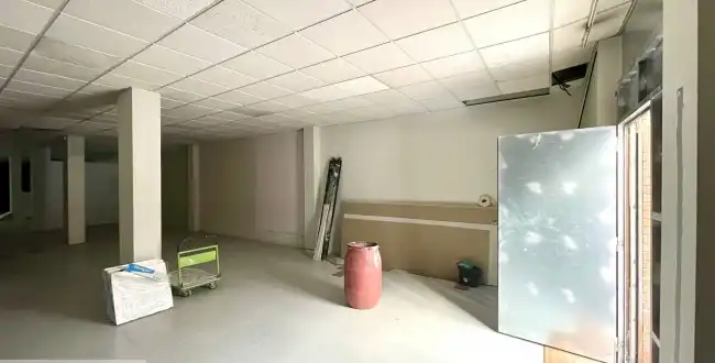 Local comercial de lloguer a Eixample Sud – Migdia, imagen 4