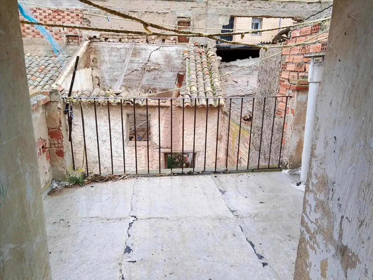 Außenansicht von Einfamilien-Reihenhaus zum Verkauf in Gallur mit Balkon