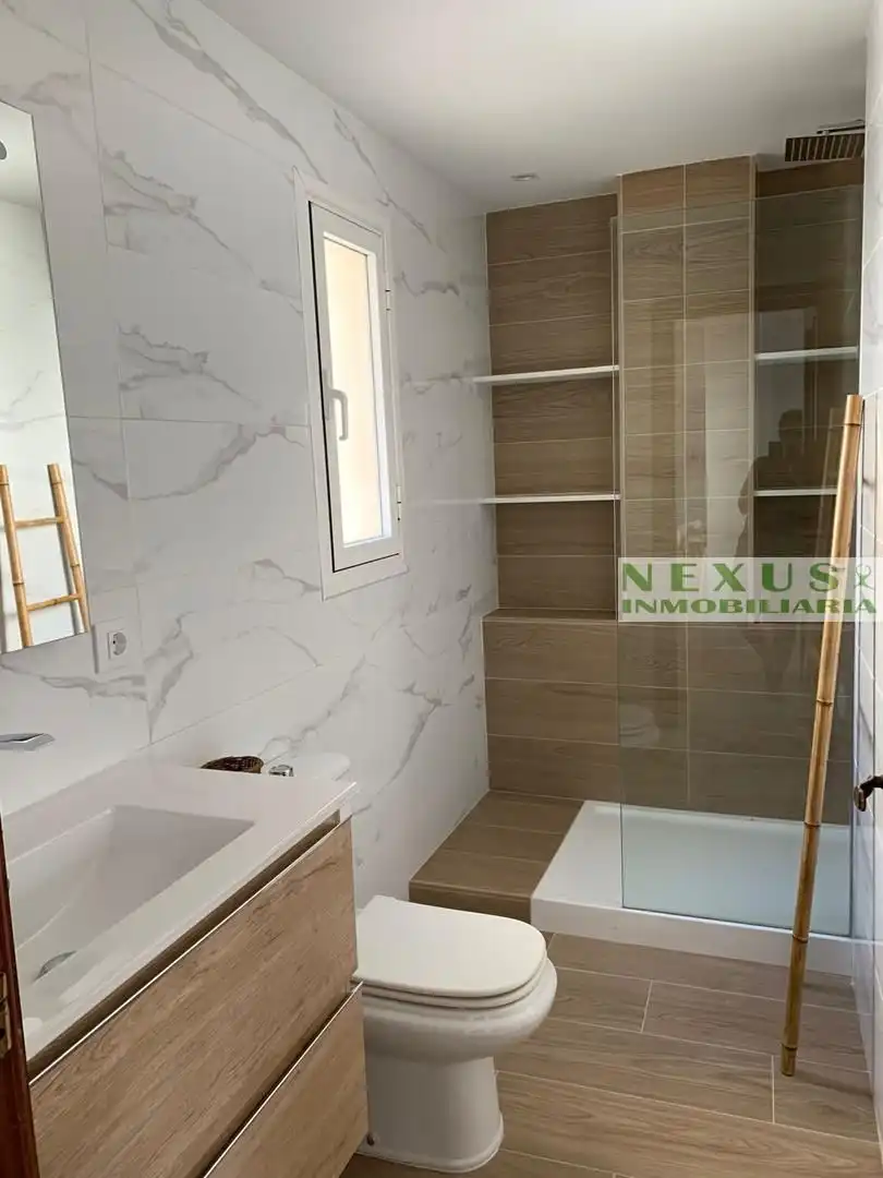 Badezimmer von Dachboden zur Miete in Cáceres mit Klimaanlage, Heizung und Möbliert