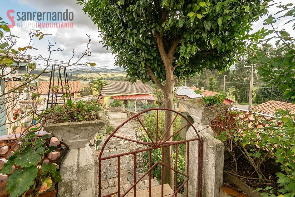 Jardí de Casa o xalet en venda en Torrelavega  amb Jardí privat, Terrassa i Traster