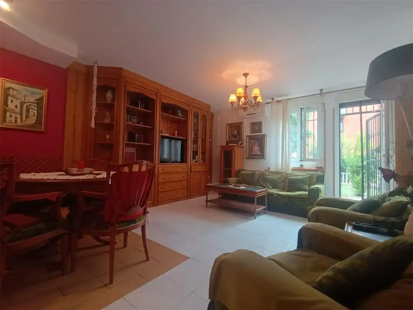 Sala d'estar de Pis en venda en Getafe amb Aire condicionat, Jardí privat i Moblat