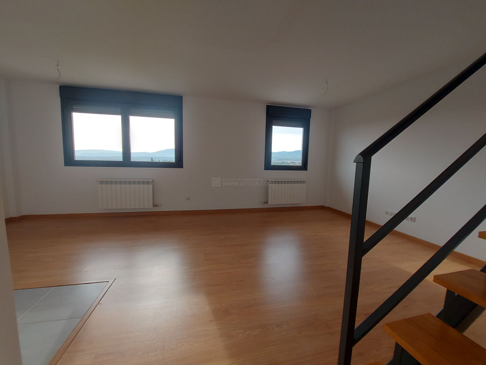 Sala d'estar de Pis en venda en Villamediana de Iregua amb Calefacció, Parquet i Terrassa