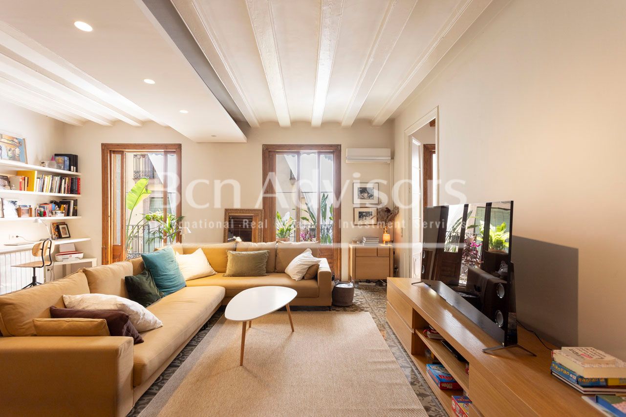 Living room of Flat for sale in  Barcelona Capital  with Air Conditioner, Heating and Balcony