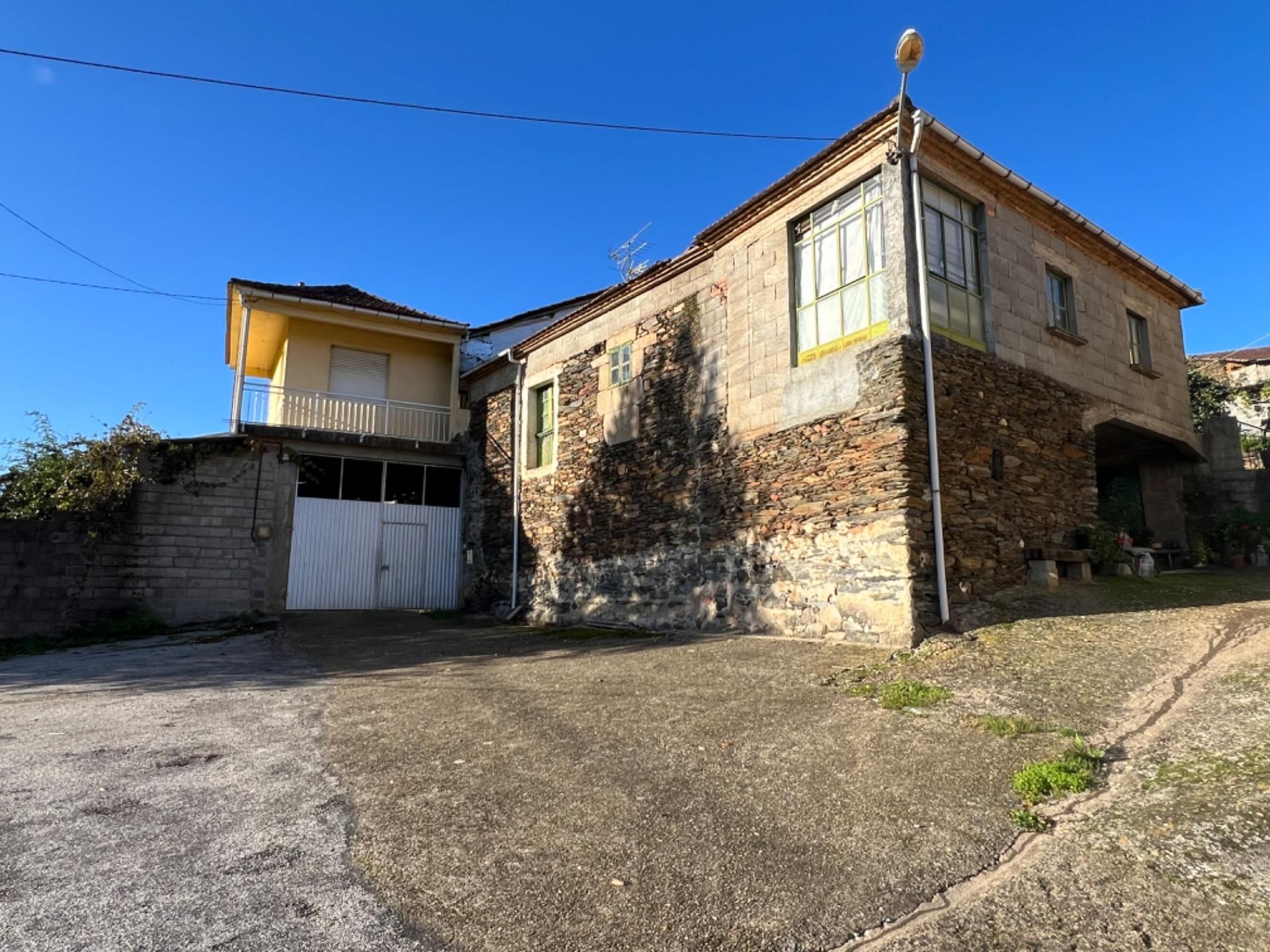 Vista exterior de Casa o xalet en venda en Laza amb Calefacció i Jardí privat