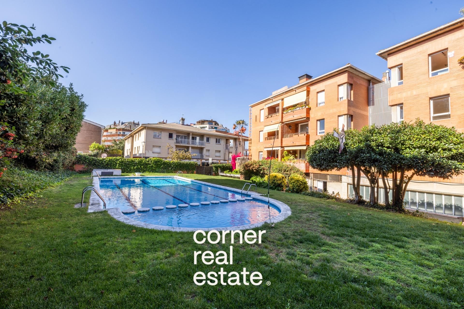 Exterior view of Flat for sale in Sant Cugat del Vallès  with Air Conditioner, Heating and Private garden