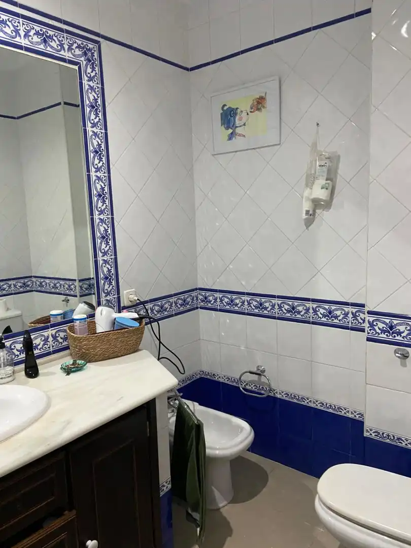 Baño de Casa adosada en venta en Conil de la Frontera con Aire acondicionado, Terraza y Trastero