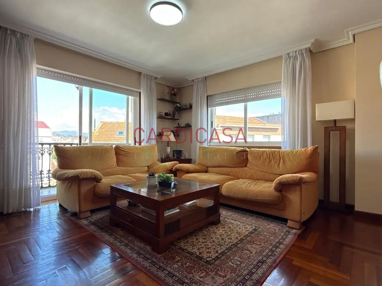 Sala de estar de Dúplex en venta en Vigo  con Calefacción, Parquet y Terraza