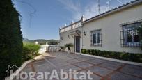 Vista exterior de Casa o xalet en venda en Alzira amb Aire condicionat, Jardí privat i Terrassa