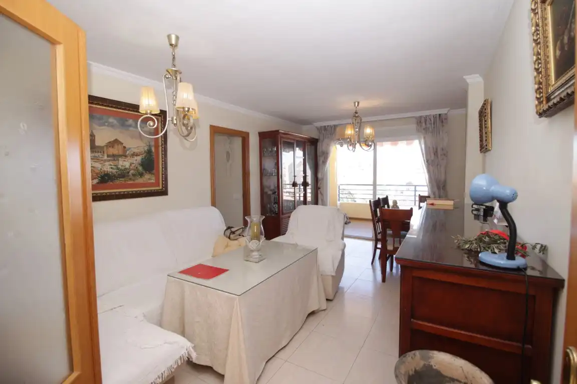 Sala de estar de Piso en venta en Vélez-Málaga con Terraza y Piscina comunitaria