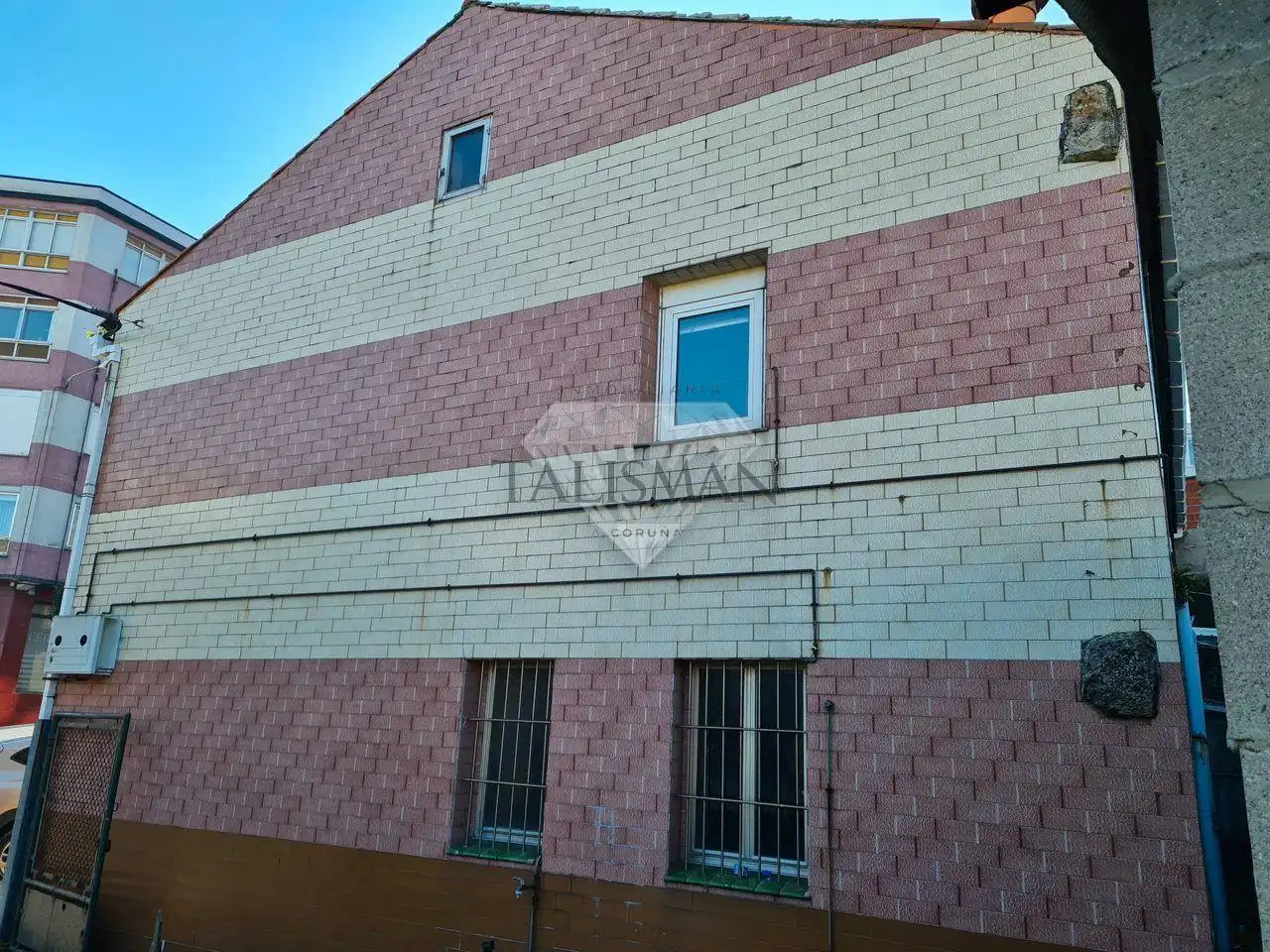 Vista exterior de Casa o xalet en venda en Arteixo amb Calefacció, Jardí privat i Moblat