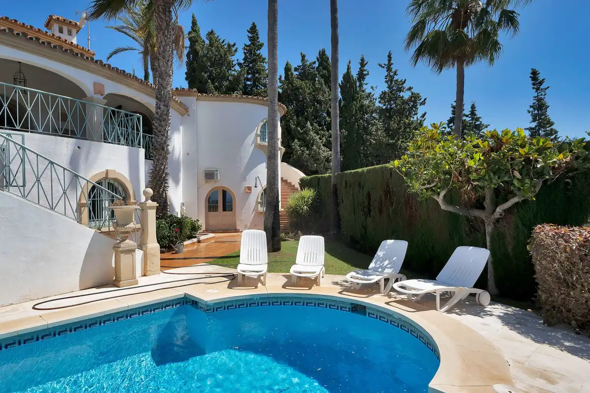 Piscina de Casa o chalet en venta en Marbella con Aire acondicionado, Calefacción y Jardín privado