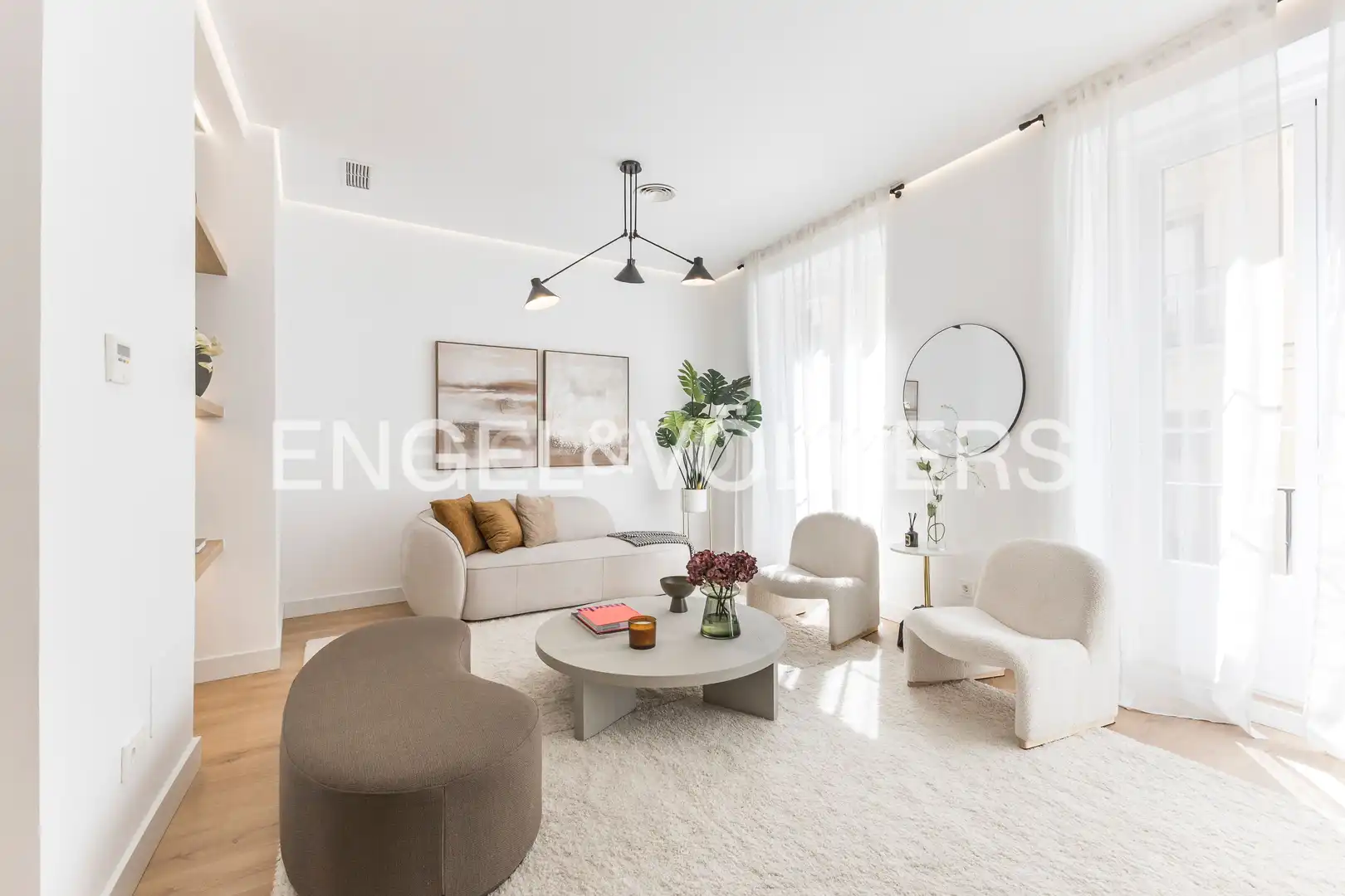 Living room of Flat for sale in Madrid  with Air Conditioner, Heating and Balcony