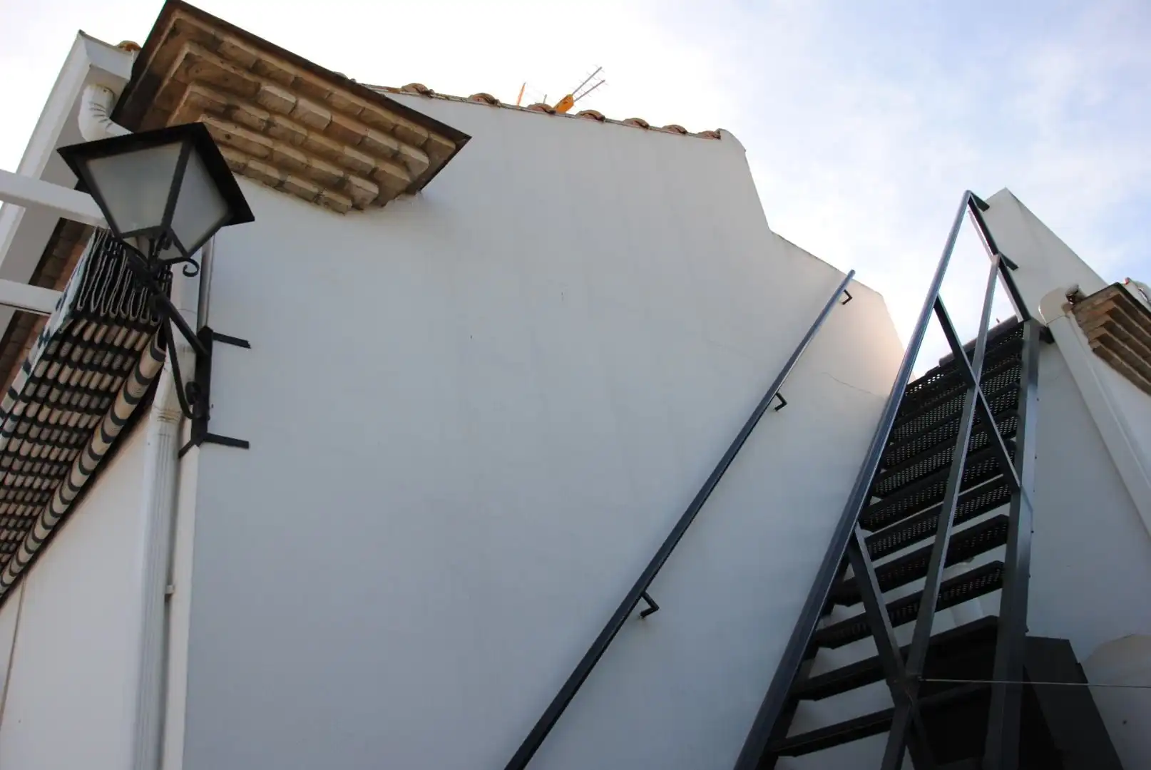 Vista exterior de Casa o xalet en venda en Espartinas amb Aire condicionat, Calefacció i Jardí privat