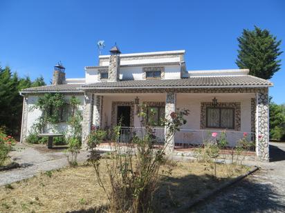 Vista exterior de Casa o xalet en venda en Cistérniga amb Piscina