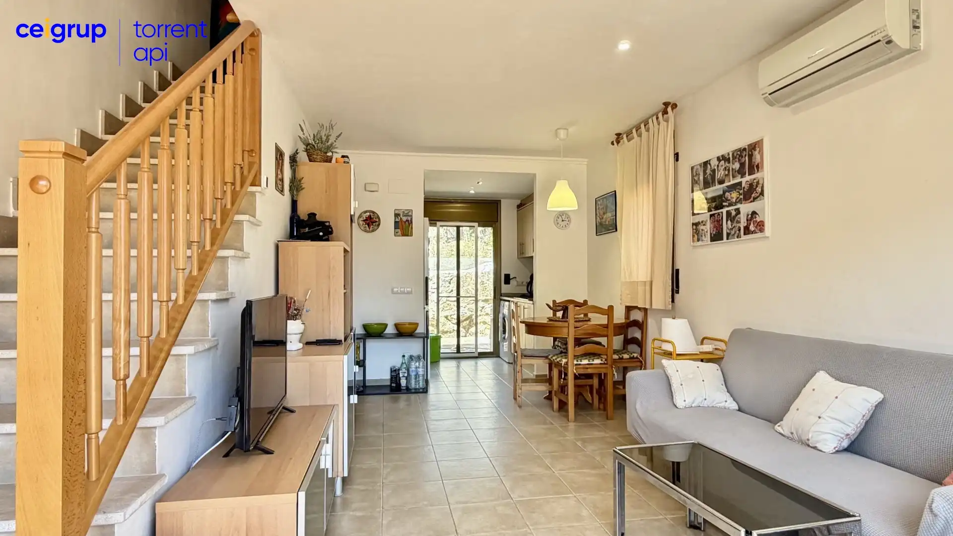 Sala de estar de Casa adosada en venta en L'Estartit con Terraza, Piscina y Amueblado