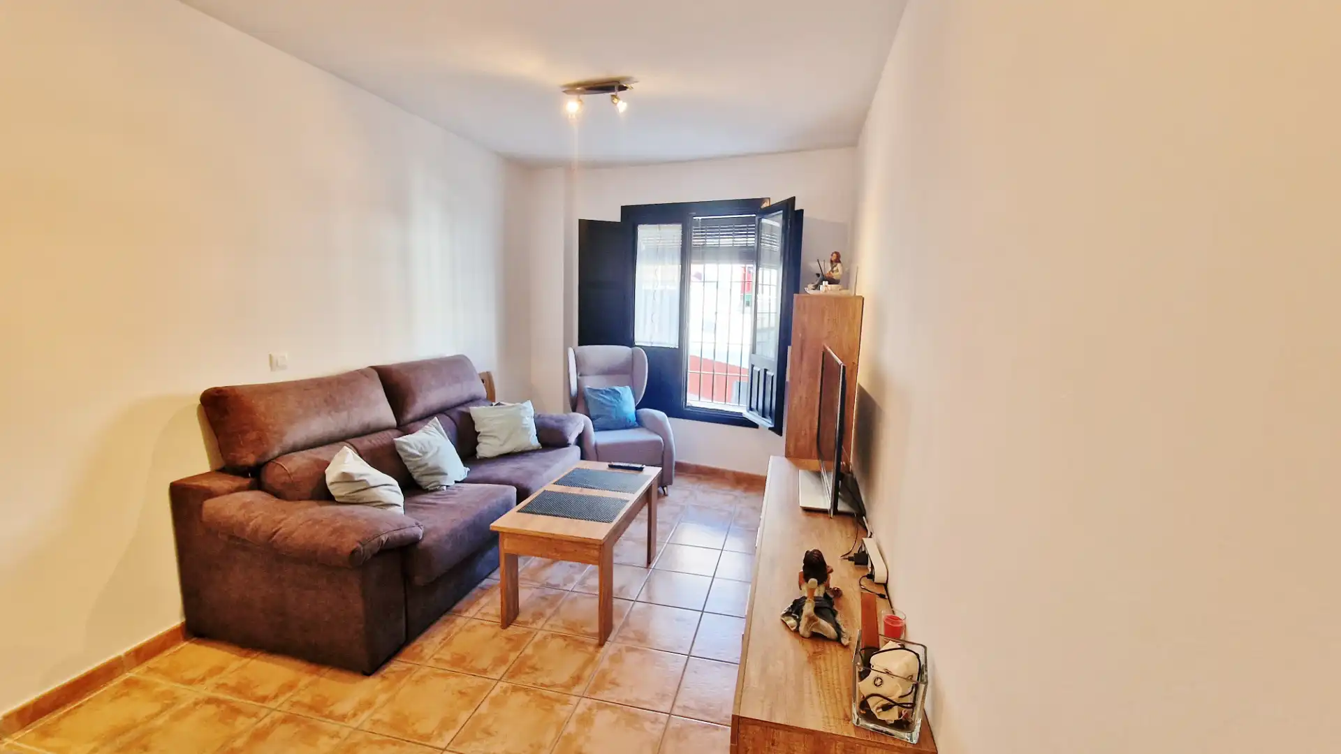 Sala d'estar de Apartament en venda en Vélez de Benaudalla amb Moblat, Forn i Rentadora